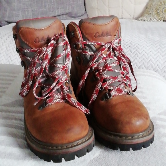 Cabela's Hiking Boots - Picture 2 of 11